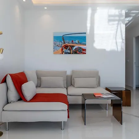 Apartment 2-br Sea-view With Swimming Pool