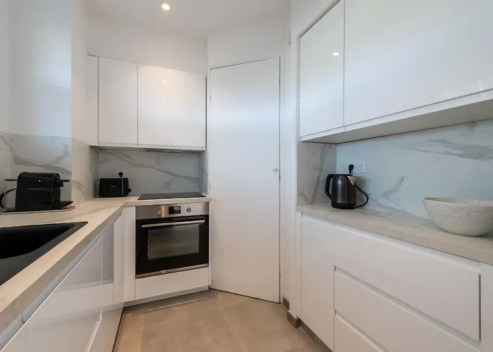 2-br Sea-view With Swimming Pool