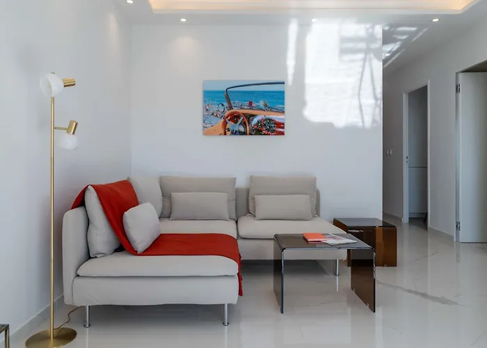 דירה 2-br Sea-view With Swimming Pool